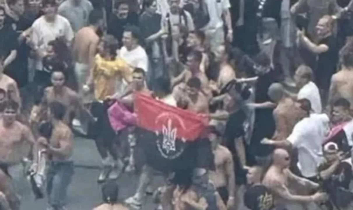 Флаг УПА на концерте Макса Коржа в Варшаве / Кадр из видео