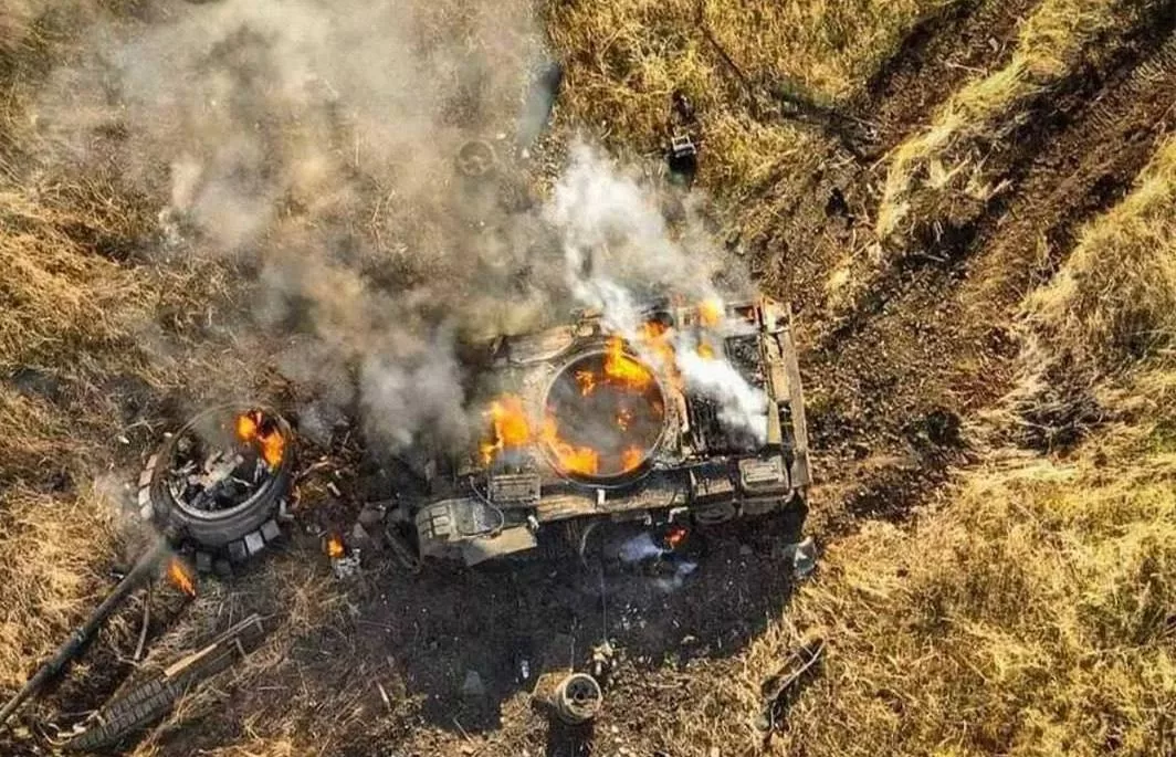 Уничтоженный российский танк / Фото: ОСГВ «Днепр»