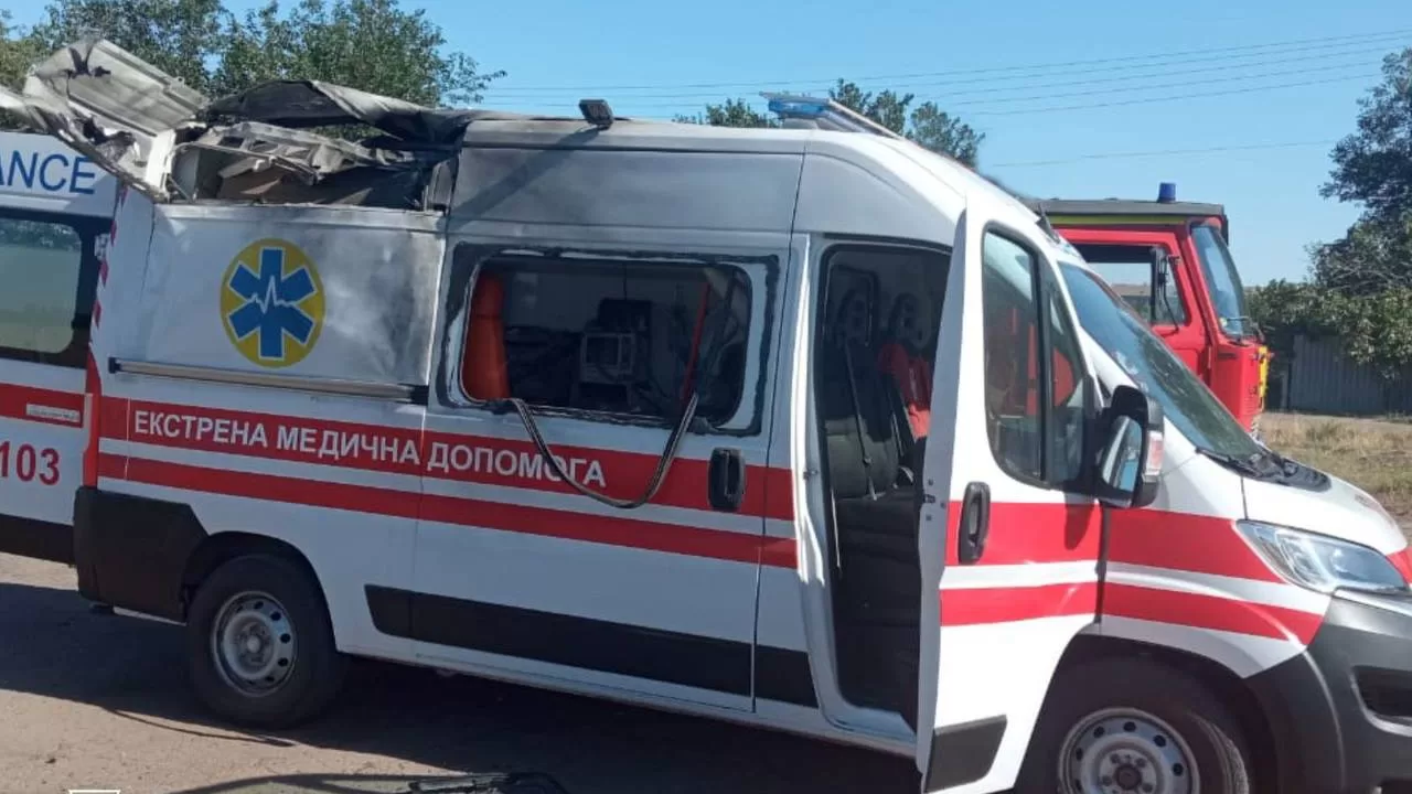 Поврежденная "скорая" / Фото: МВД Украины