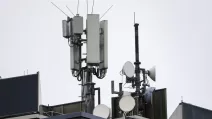 Радіовежі для мобільного зв'язку 5G / Фото: AP
