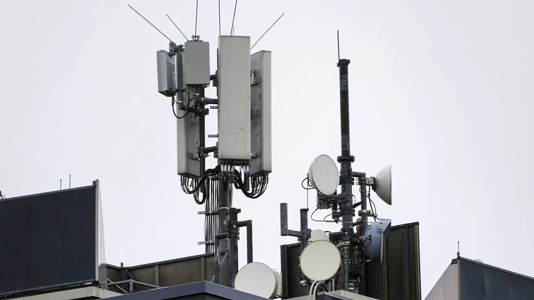 Радіовежі для мобільного зв'язку 5G / Фото: AP