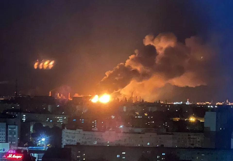 Пожар на НПЗ "Лукойл" в Волгограде / Фото: Соцсети