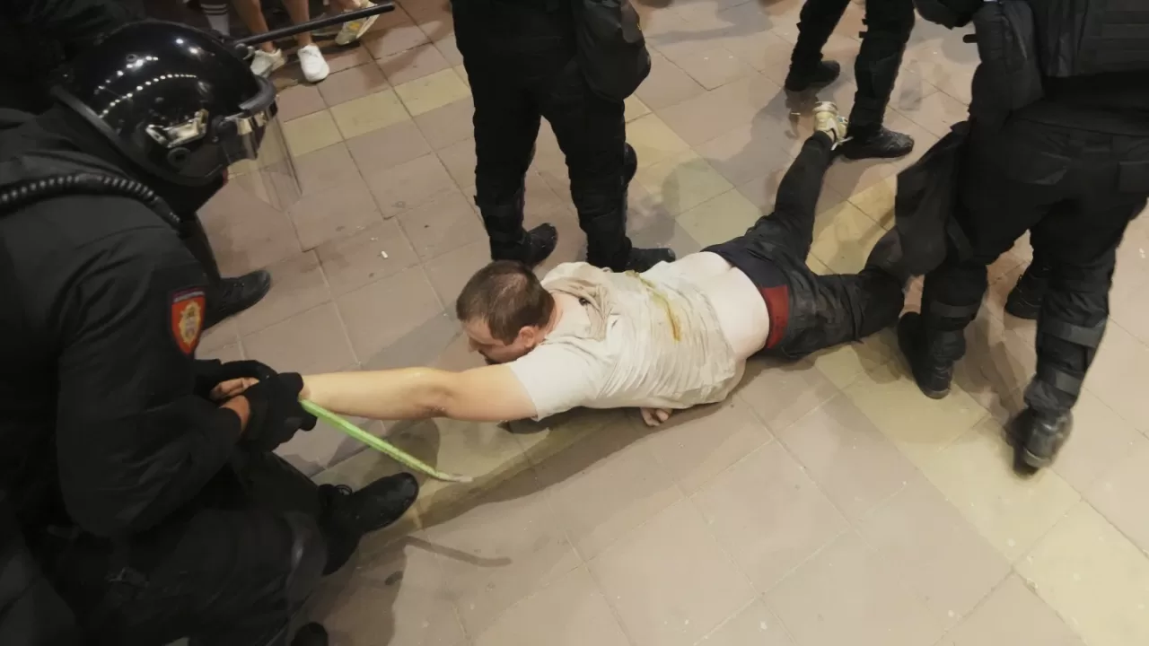 Під час протестів у Сербії 13 серпня постраждали десятки людей / Фото: Associated Press