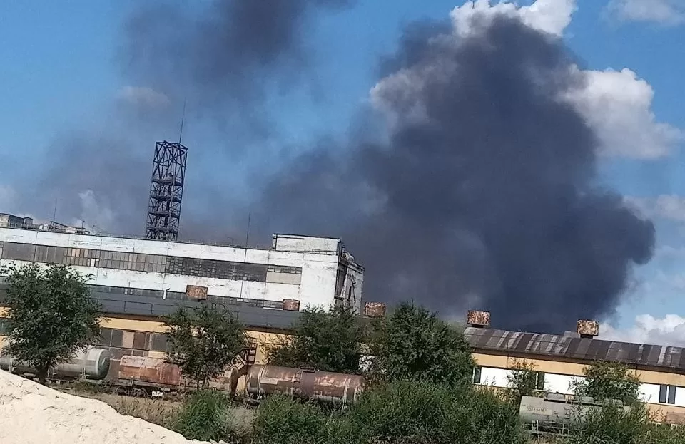 Дим після влучань по НПЗ / Фото: Соцмережі