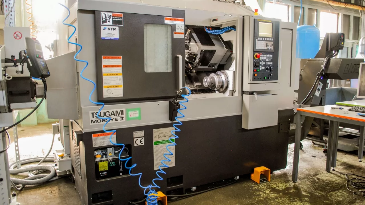 Ілюстративна фотографія з верстаком Tsugami