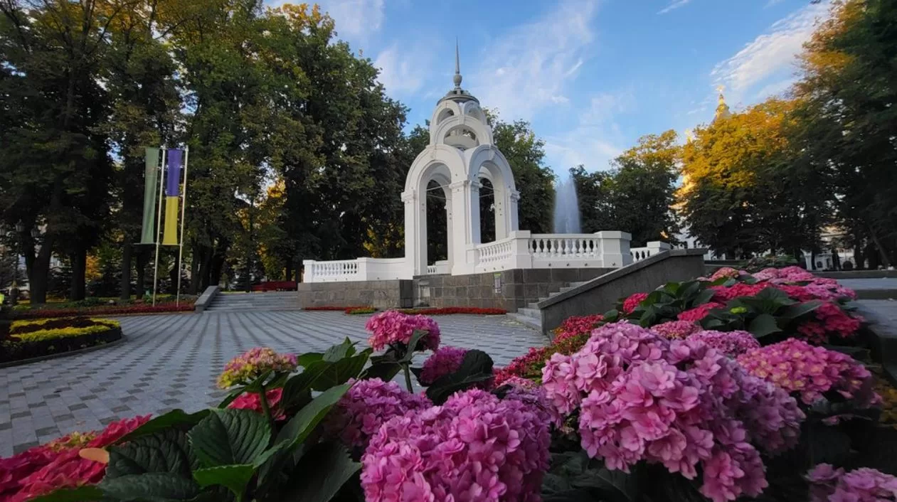 Зеркальная струя в Харькове / Фото: Суспільне