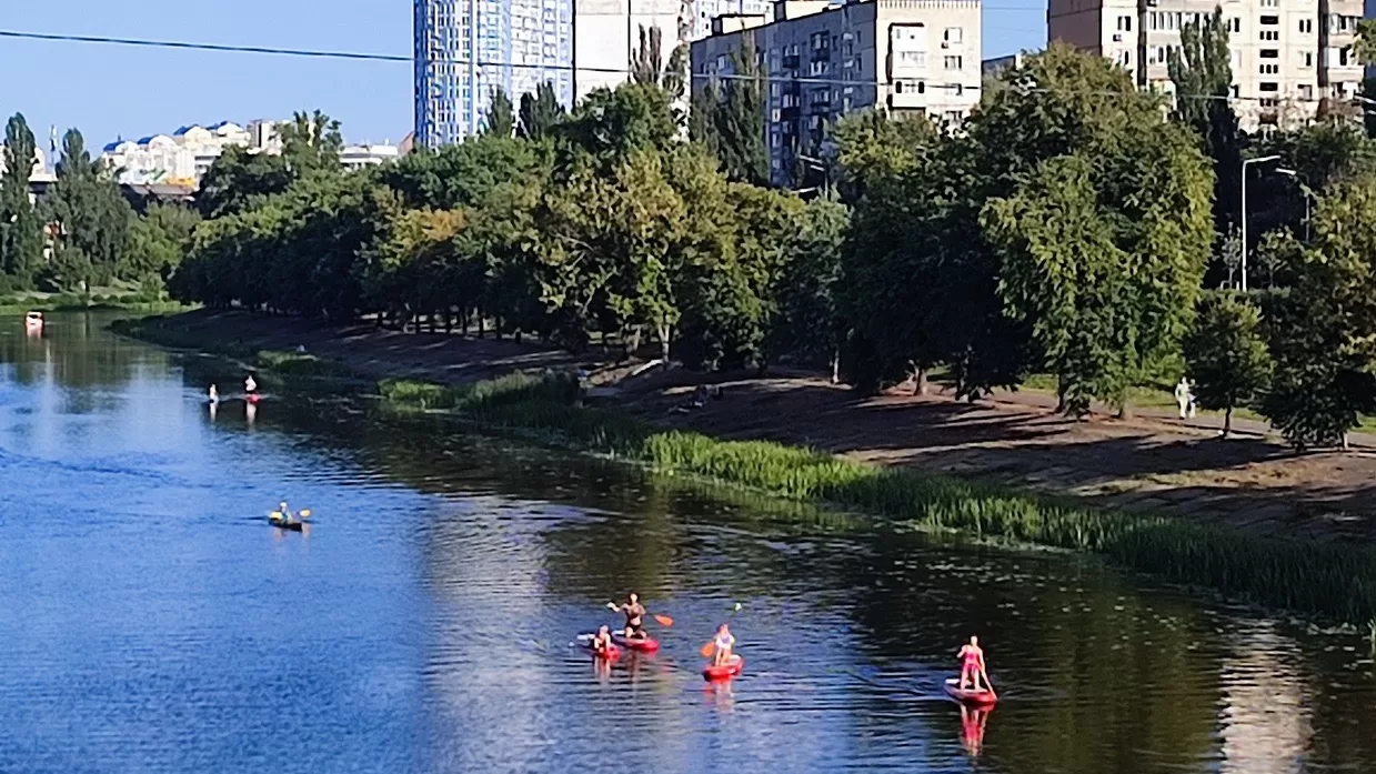 Evening twilight… Rusanivka Canal in Kyiv / Photo from Facebook by Valentyna Zhytanska