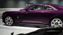 2024 Rolls-Royce Spectre EV на Международном автосалоне в Нью-Йорке / Фото Bloomberg