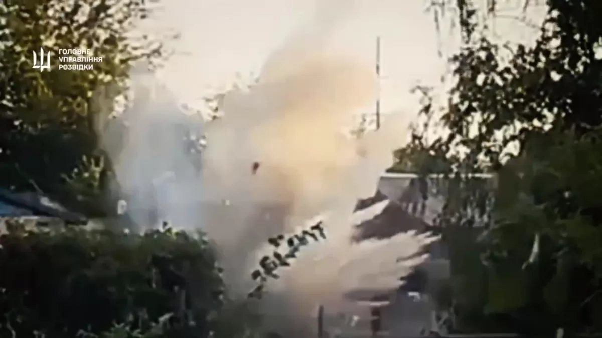 Взрыв произошел в тот момент, когда на территорию промзоны в районе проезда Корвацкого заезжал российский военный грузовик / Скриншот видео