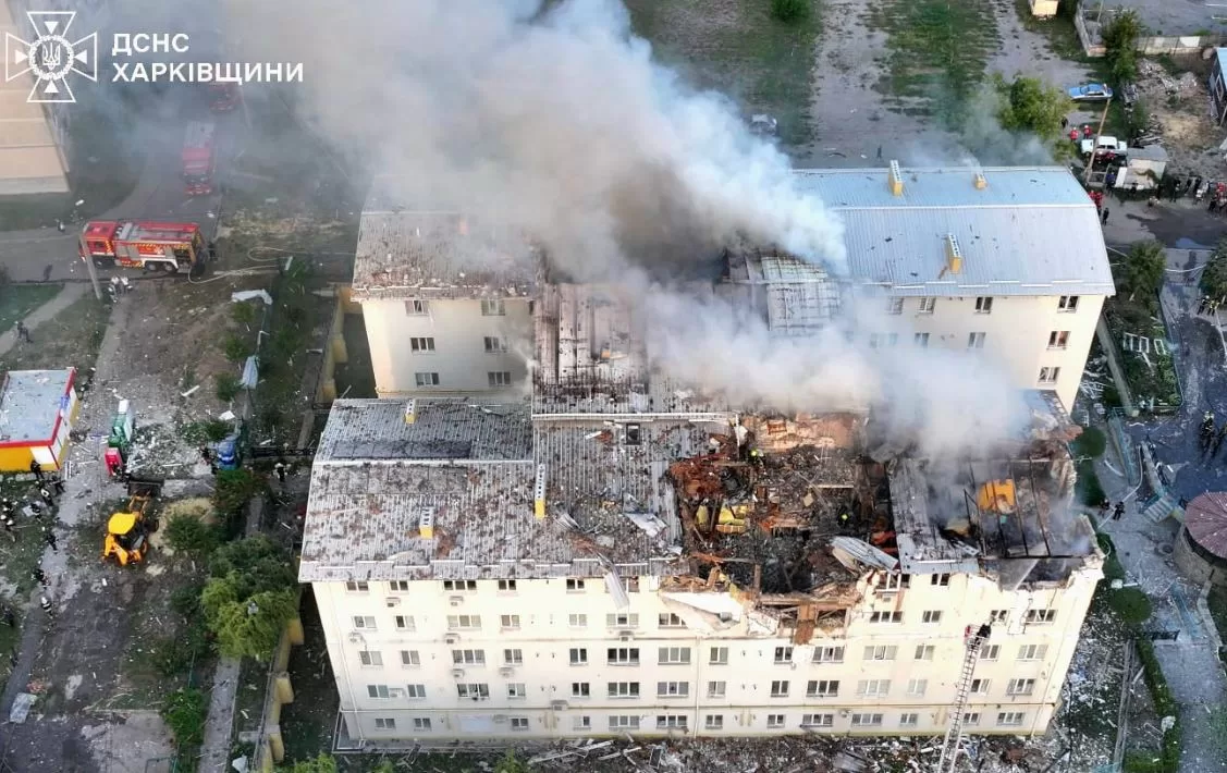 Consequences of the strike on a building in Kharkiv / Photo: State Emergency Service