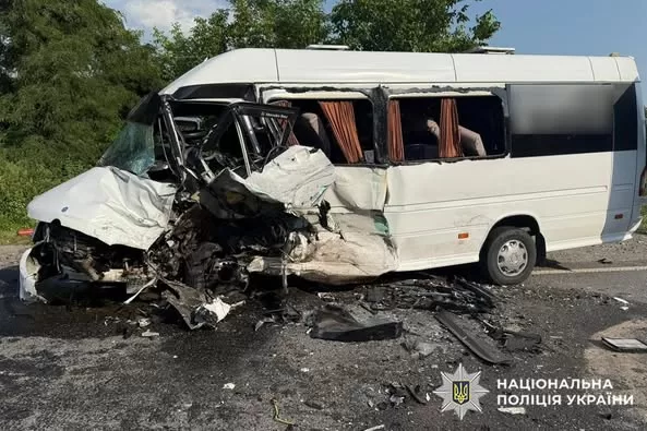 У ДТП на Хмельниччині постраждали 20 людей / Фото: Поліція Хмельниччини