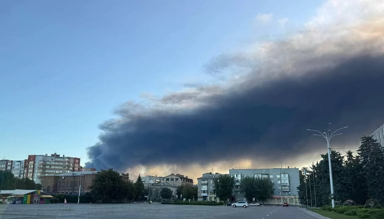Fires in Kremenchuk after enemy strikes / Photo: t.me/vitalii_maletskyi