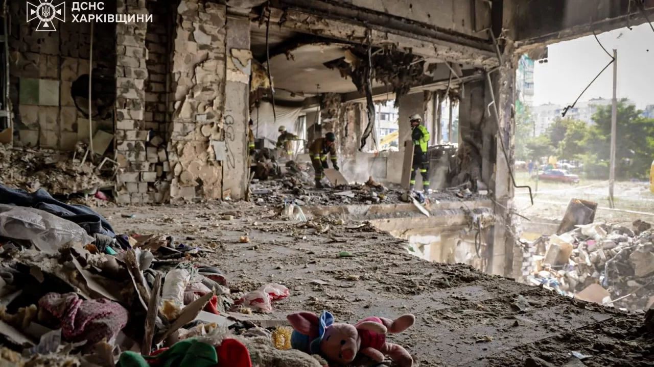 Последствия атаки "Шахедов" на Индустриальный район Харькова / Фото: ГСЧС