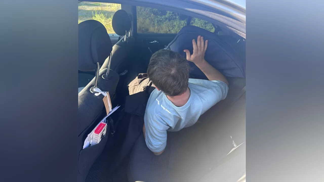 Уклонист в машине монаха / Фото: Западное региональное управление Госпогранслужбы Украины-Западная граница