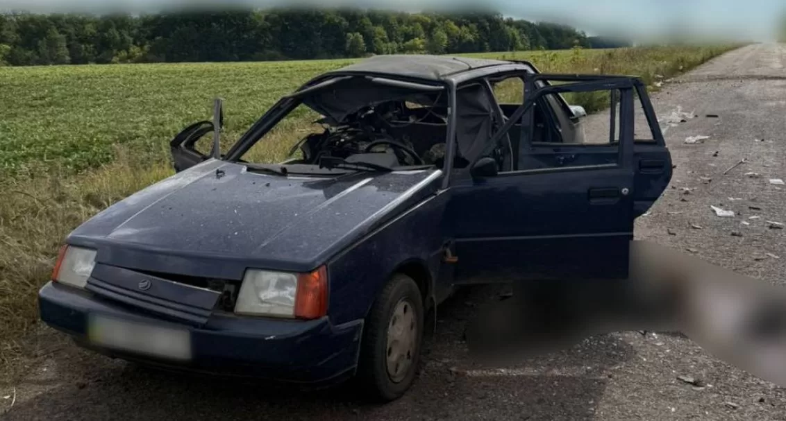 Российский FPV-дрон попал в гражданскую машину / Фото: Нацполиция