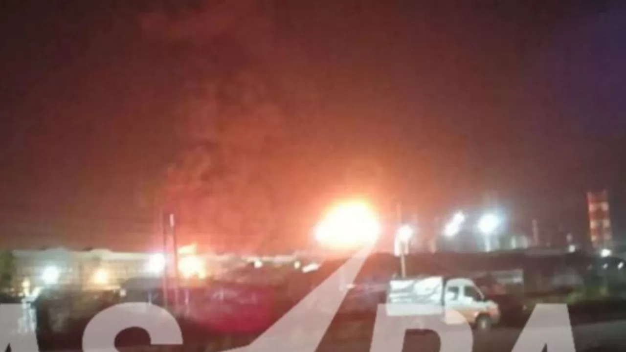 Пожежа на Новошахтинському НПЗ / Фото з соцмереж