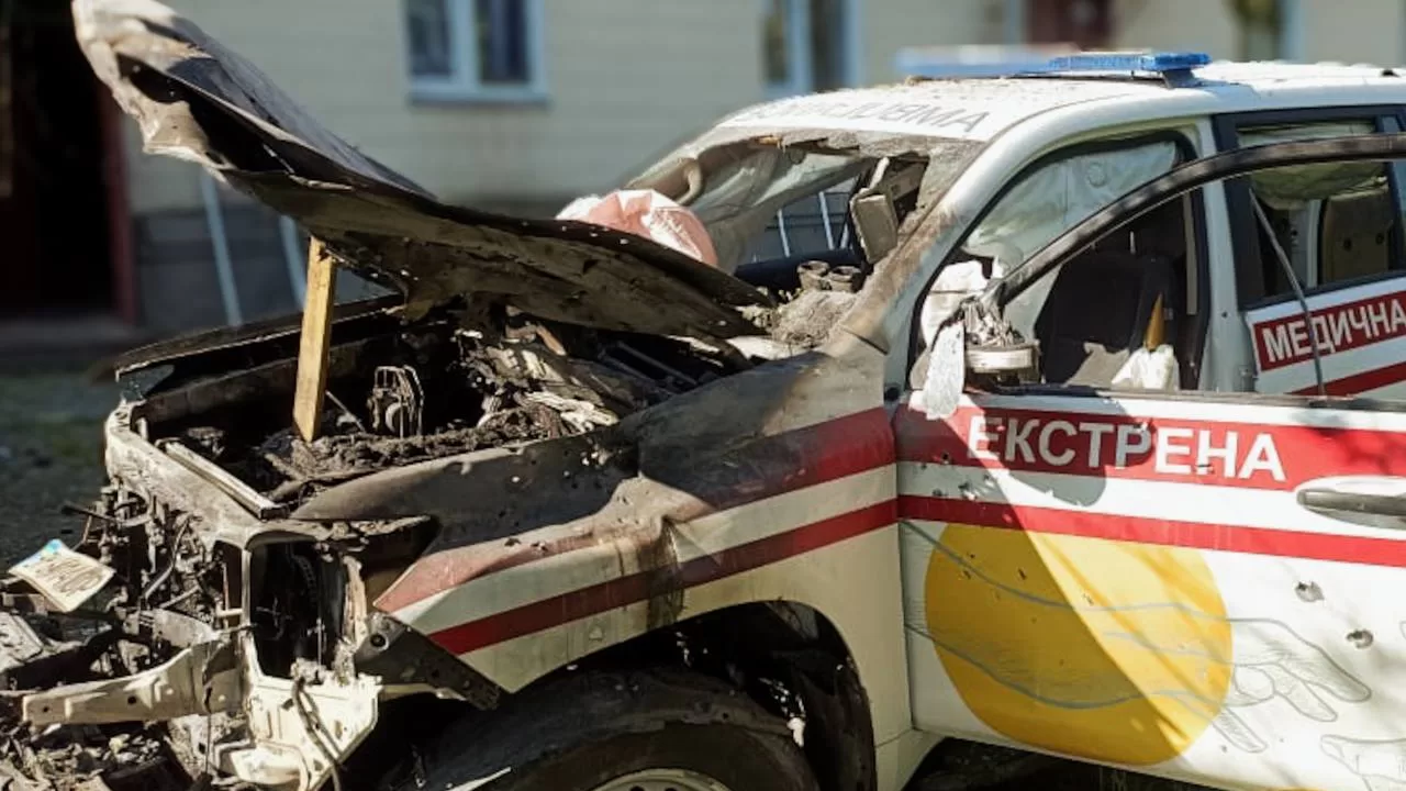 Россияне атаковали автомобиль медиков на Сумщине / Фото: Сумская ОВА