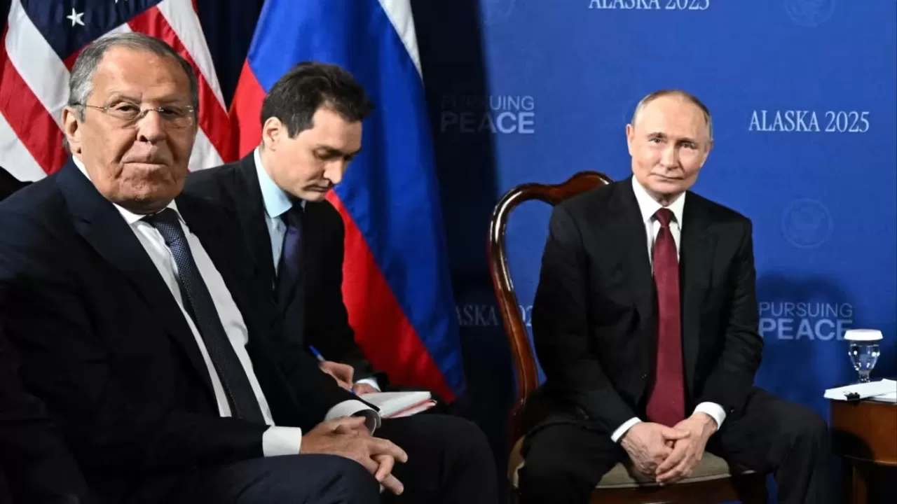 Міністр закордонних справ Росії Сергій Лавров з Володимиром Путіним на Алясці / Фото Reuters