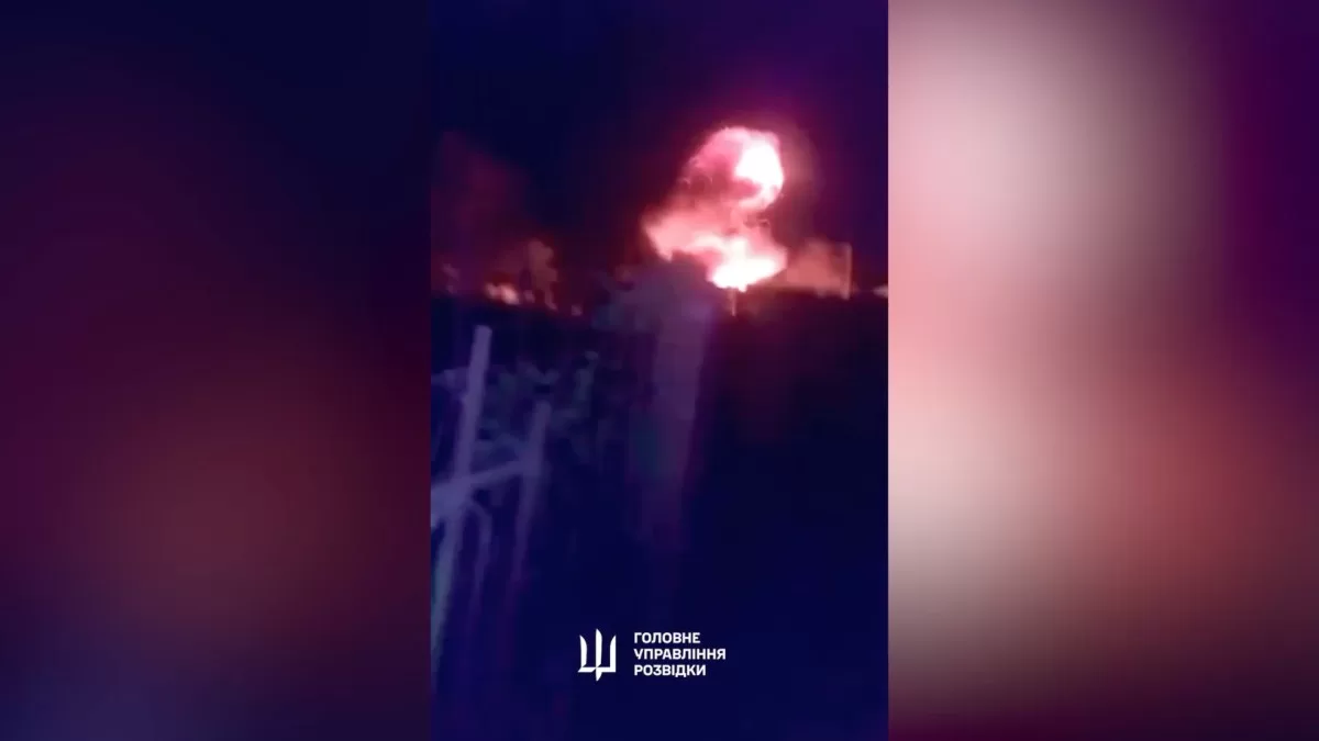 Детонація сталася на подвір’ї одного з будинків, де перебували шестеро російських загарбників / Скріншот відео