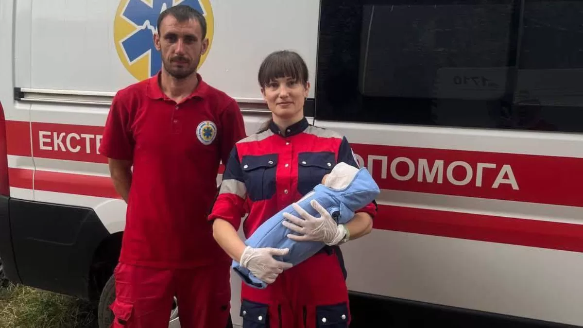 Новонароджена вагою 3,2 кг і зростом 50 см разом із мамою була доставлена до лікарні у задовільному стані / Фото з Telegram @synegubov