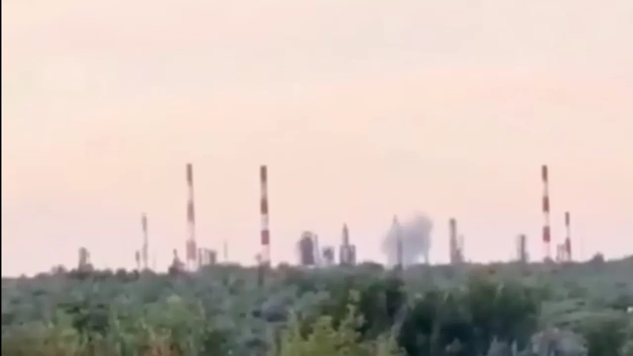 The moment of the drone strike on the Syzran Oil Refinery / Video screenshot
