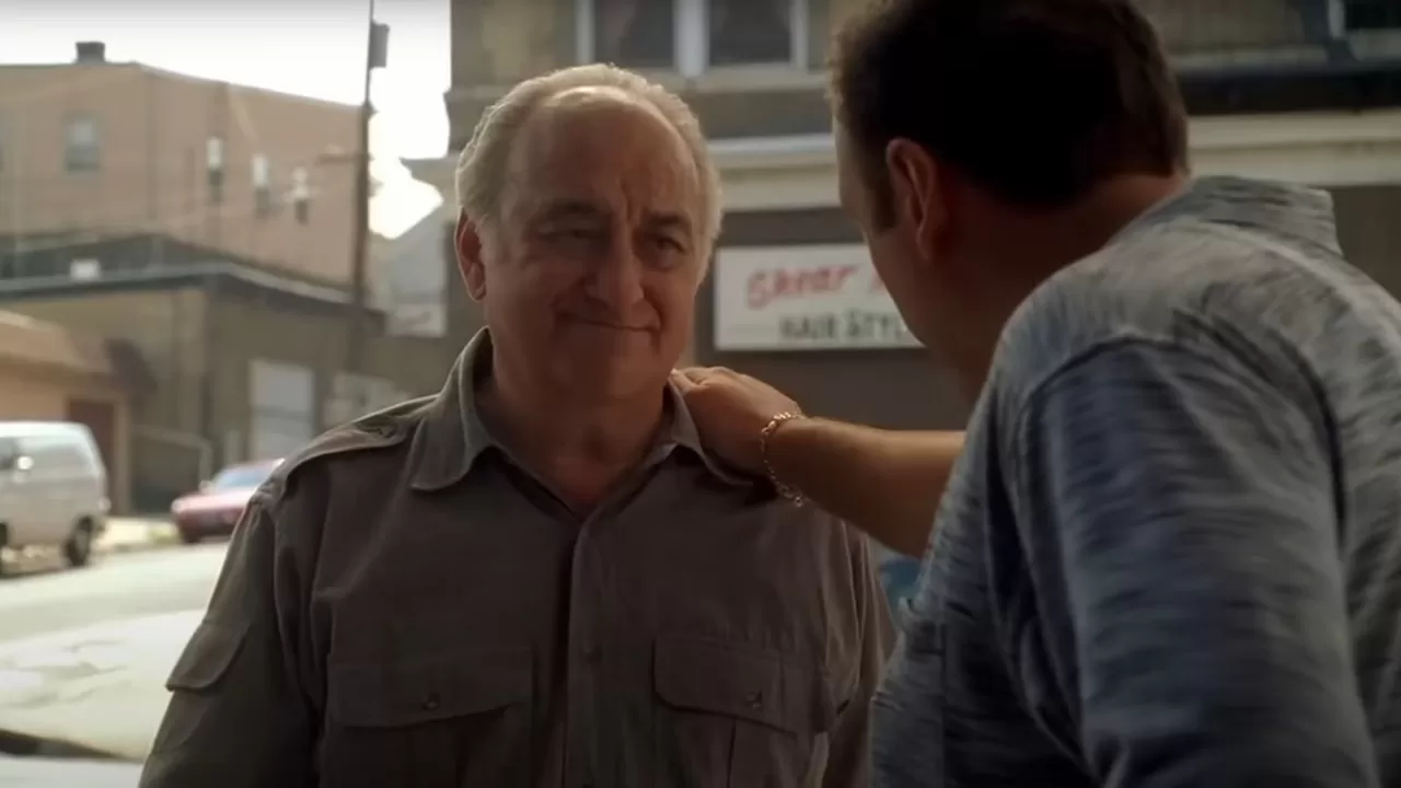 Адлер сыграл Германа «Хеша» Рабкина, который был верным другом Тони Сопрано и его отца / Скриншот сериала HBO