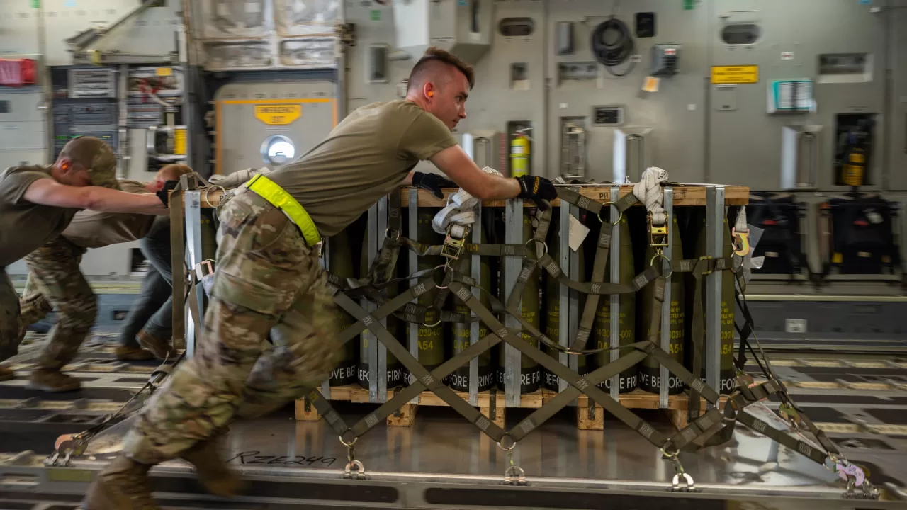 Loading military aid for Ukraine / Photo: US Air Force