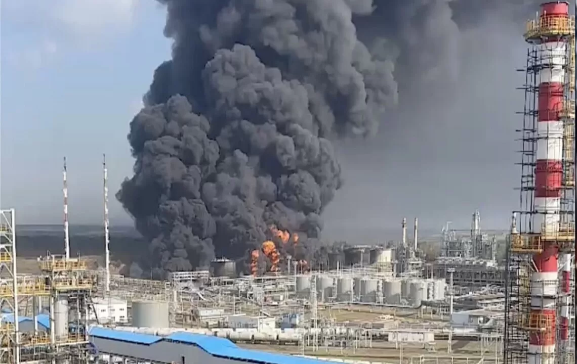 Пожар на Новошахтинском НПЗ в Ростовской области / Фото: РосСМИ
