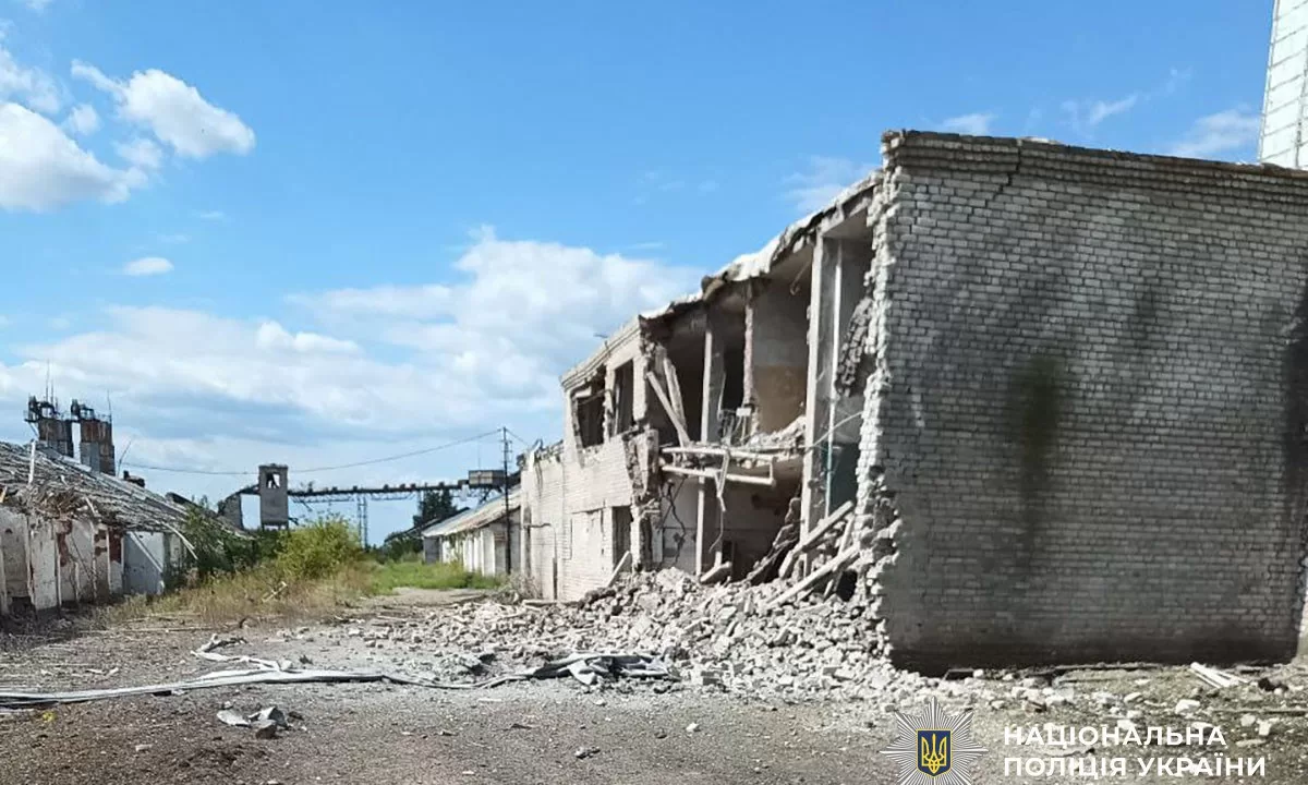 Разрушенное обстрелом здание / Фото: Нацполиция