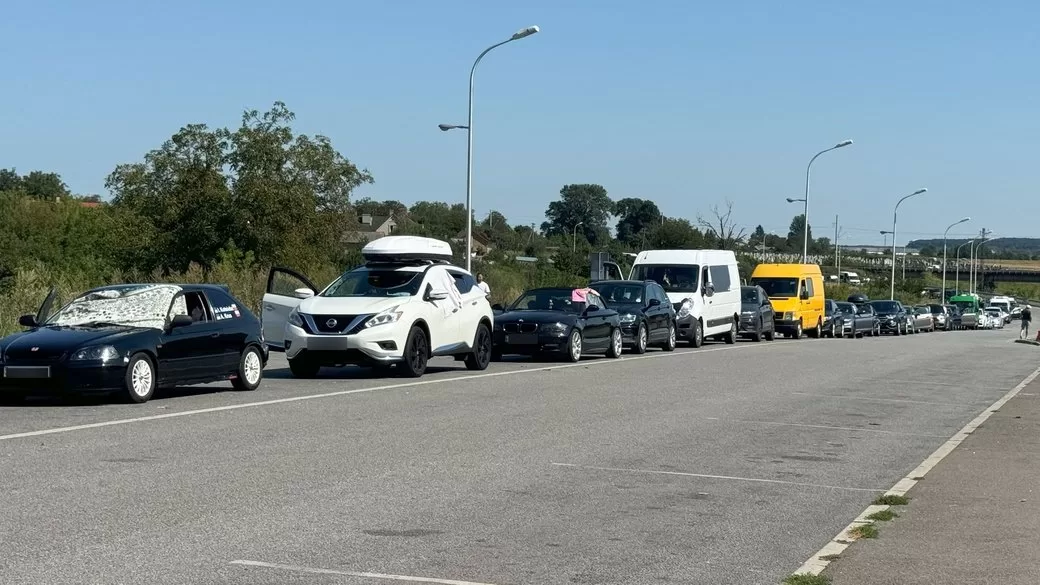 Очередь легковых автомобилей на ПП "Устилуг" на Волыни / Фото: ГПСУ