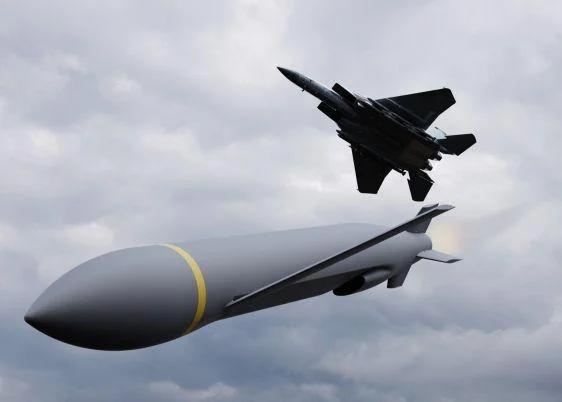 F-15 выпускает ракету ERAM / Фото: CoAspire