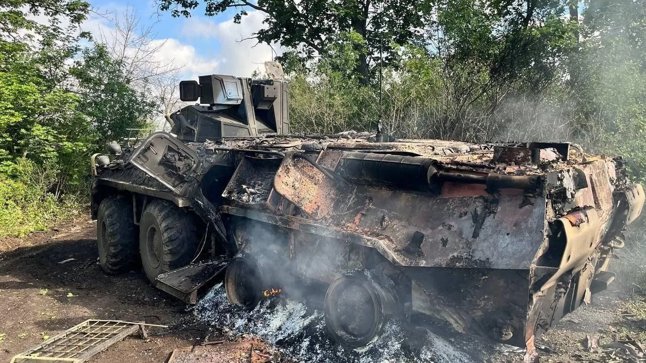 Уничтоженный российский БТР / Фото: t.me/lost_warinua