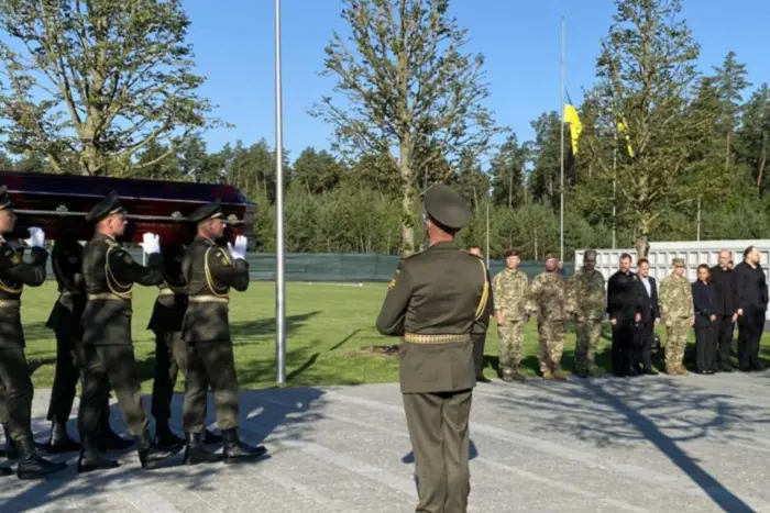 Перші поховання на Національному військовому меморіальному кладовищі / Фото: Інтерфакс-Україна