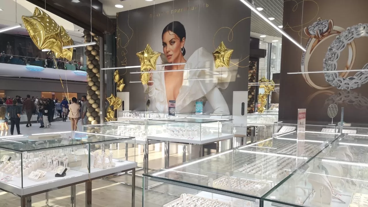 Магазин “Золотий Вік” і обличчя бренду - Настя Каменських/ Фото retailplatforma.com