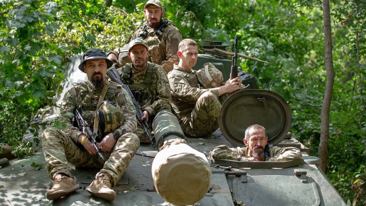 Экипаж САУ 2С1 «Гвоздика» 44-й отдельной механизированной бригады / Фото 44 омбр