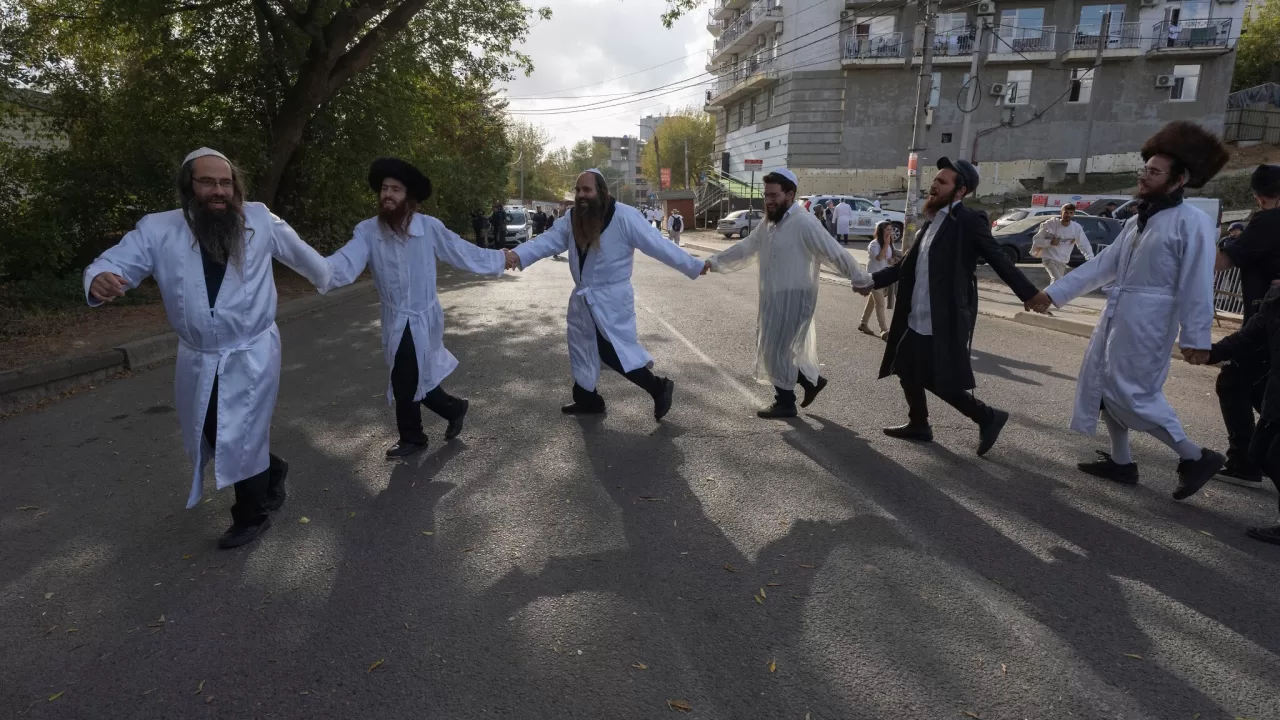 Хасиды в Умани, 3 октября 2024 / Фото AP Photo