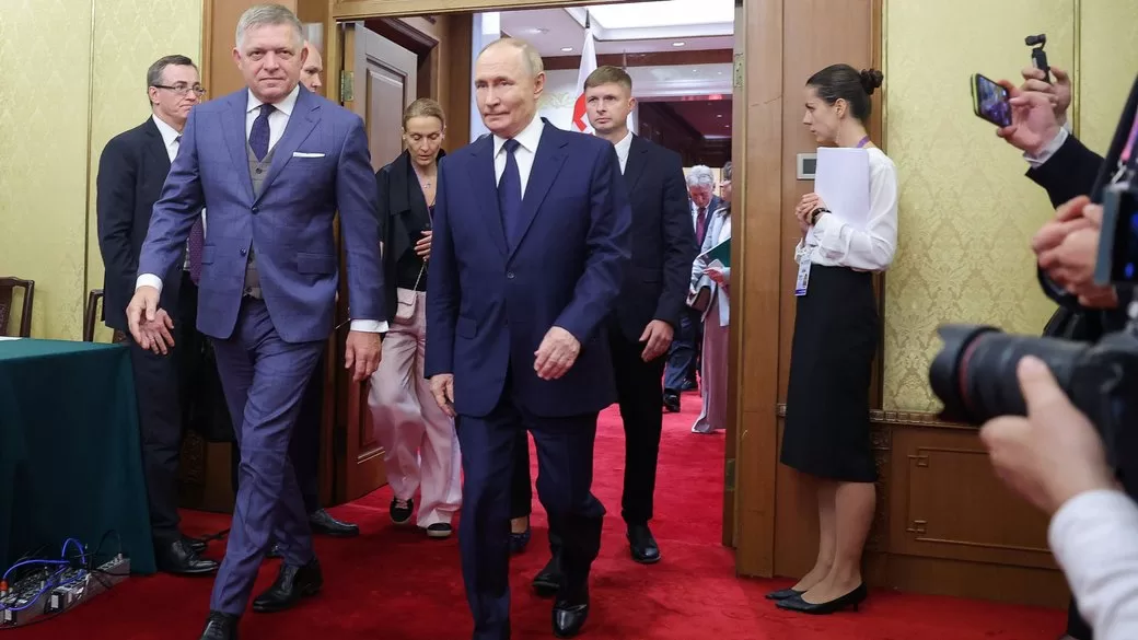 Президент России Владимир Путин и премьер-министр Словакии Роберт Фицо / Фото: REUTERS