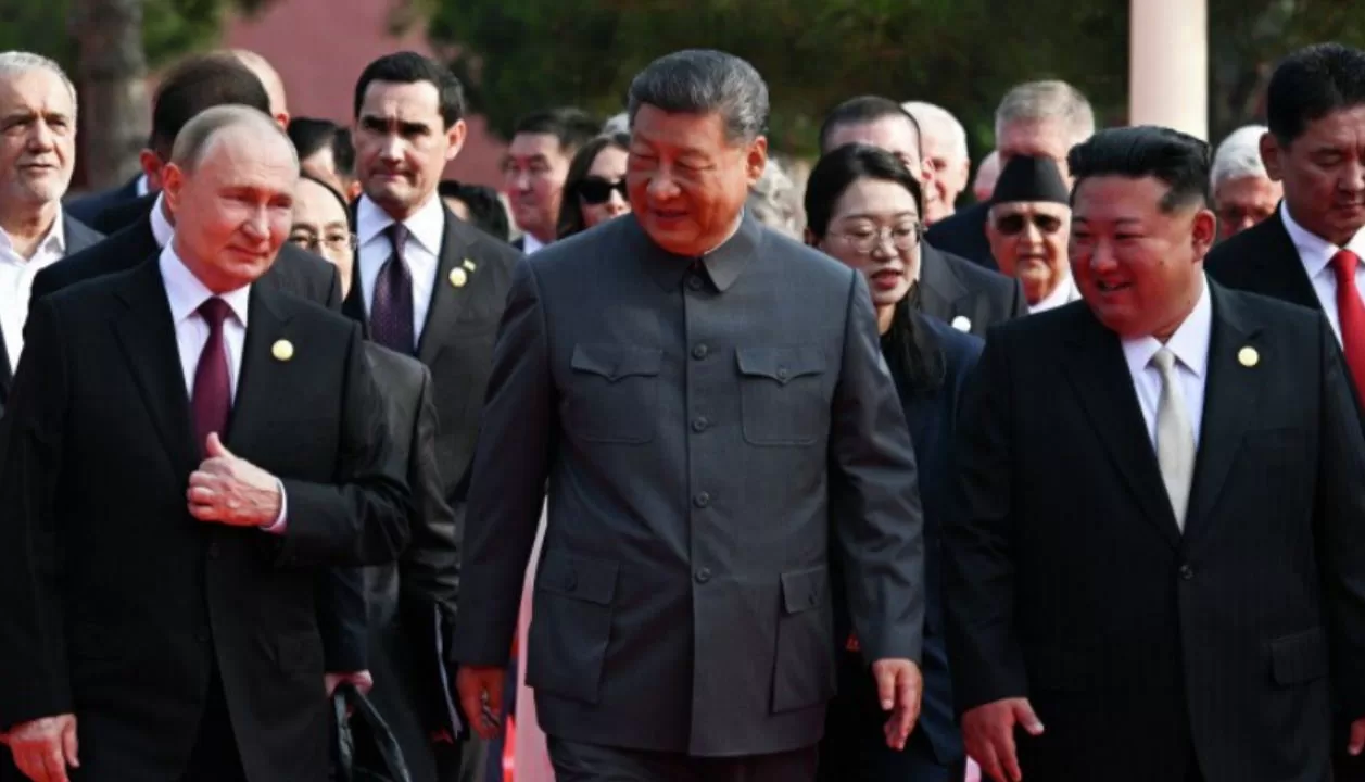 Китайский лидер Си Цзиньпин вместе с главой Кремля Владимиром Путиным и лидером Северной Кореи Ким Чен Ыном / Фото: РИА Новости