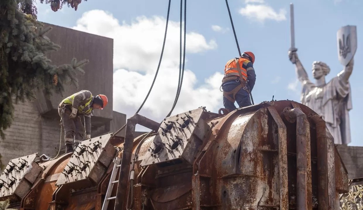 Трансформатор, разрушенный в результате российской атаки / Фото: Национальный музей истории Украины во Второй мировой войне