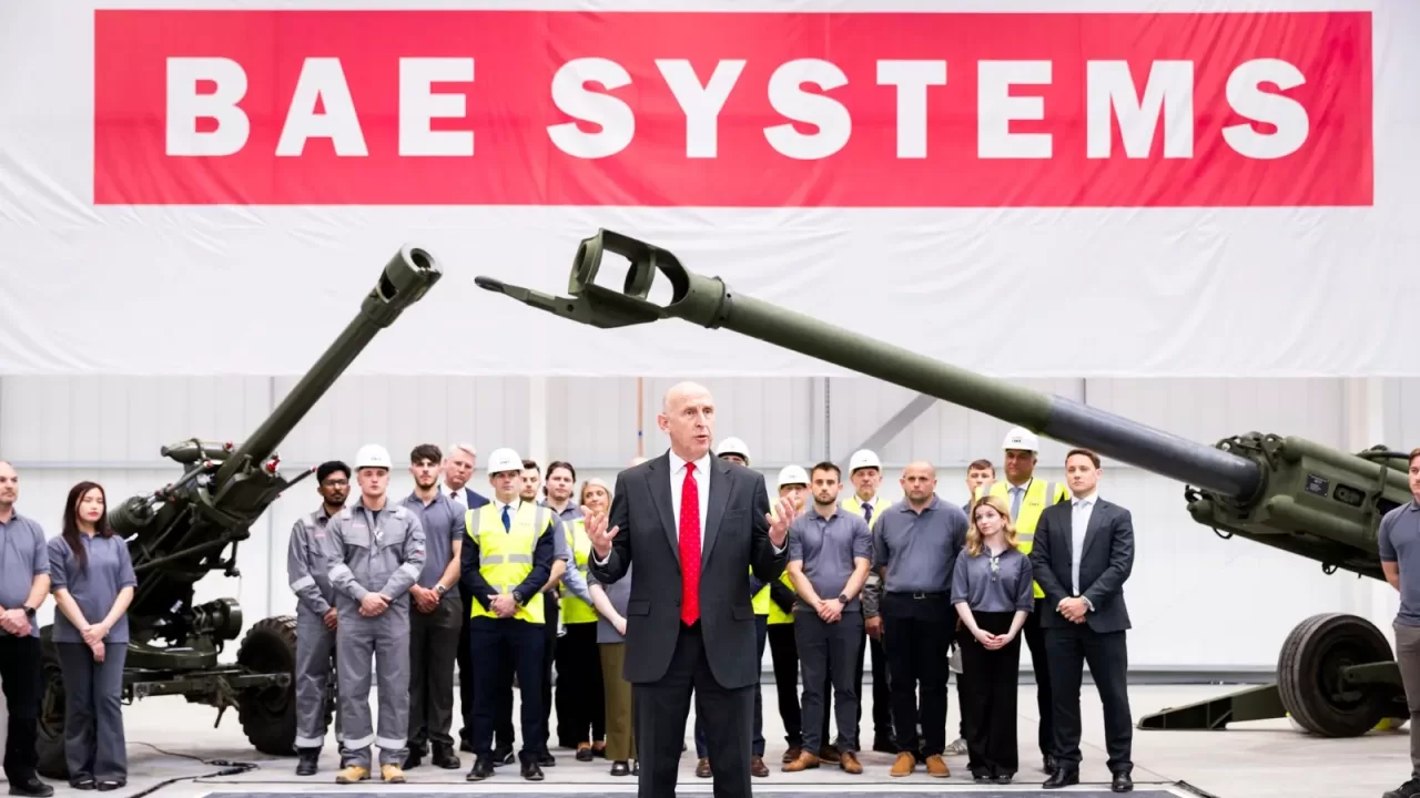 Министр обороны Джон Хилли на открытии завода BAE Systems / Фото: BAE Systems