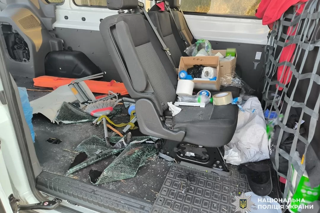 Салон автомобиля, поврежденного в результате обстрела / Фото: Нацполиция