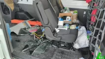 Салон автомобиля, поврежденного в результате обстрела / Фото: Нацполиция
