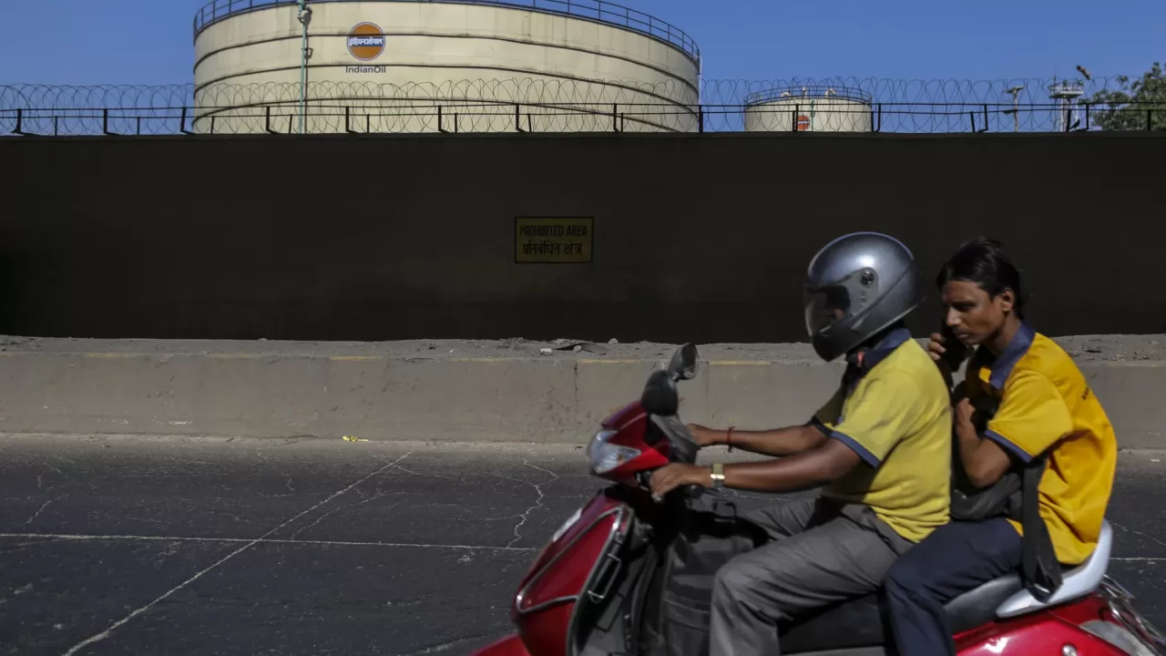 Резервуары для хранения нефтепродуктов Indian Oil Corp. в Мумбаи / Фото: Bloomberg