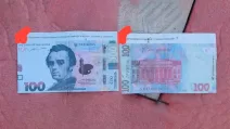 Листовки в виде 100-гривневых купюр, которые РФ сбросила с беспилотника / Фото из соцсетей
