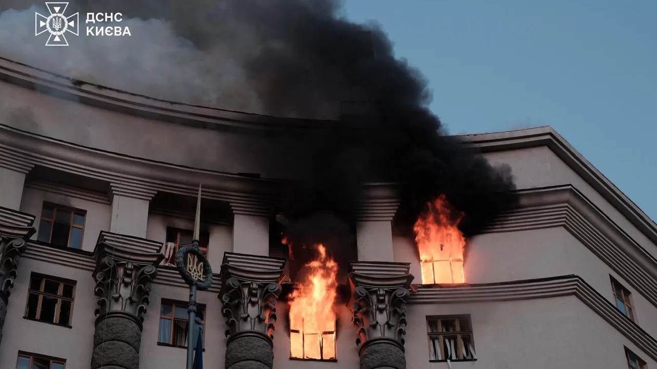 Fire in the Cabinet of Ministers building / Photo by the State Emergency Service