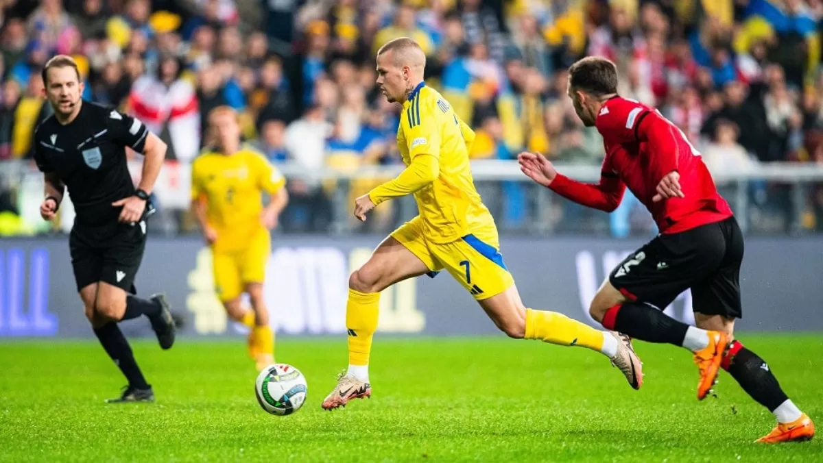 Mykhailo Mudryk (with the ball) wearing the Ukraine national team jersey / Photo by UAF