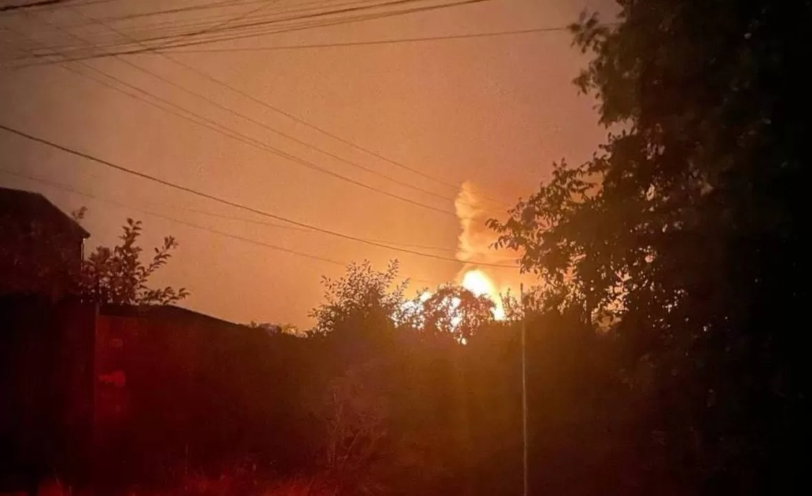 В Запорожье в результате атаки дронов сгорел дом / Фото: Запорожская ОВА