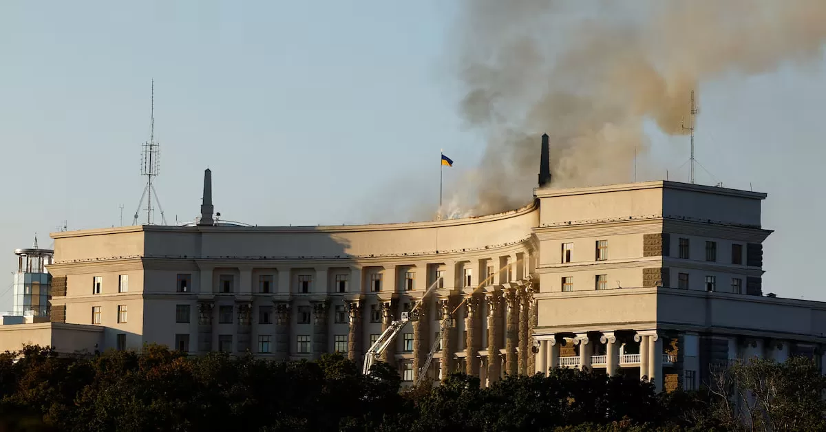 Уражена будівля Кабміну / Фото: Reuters