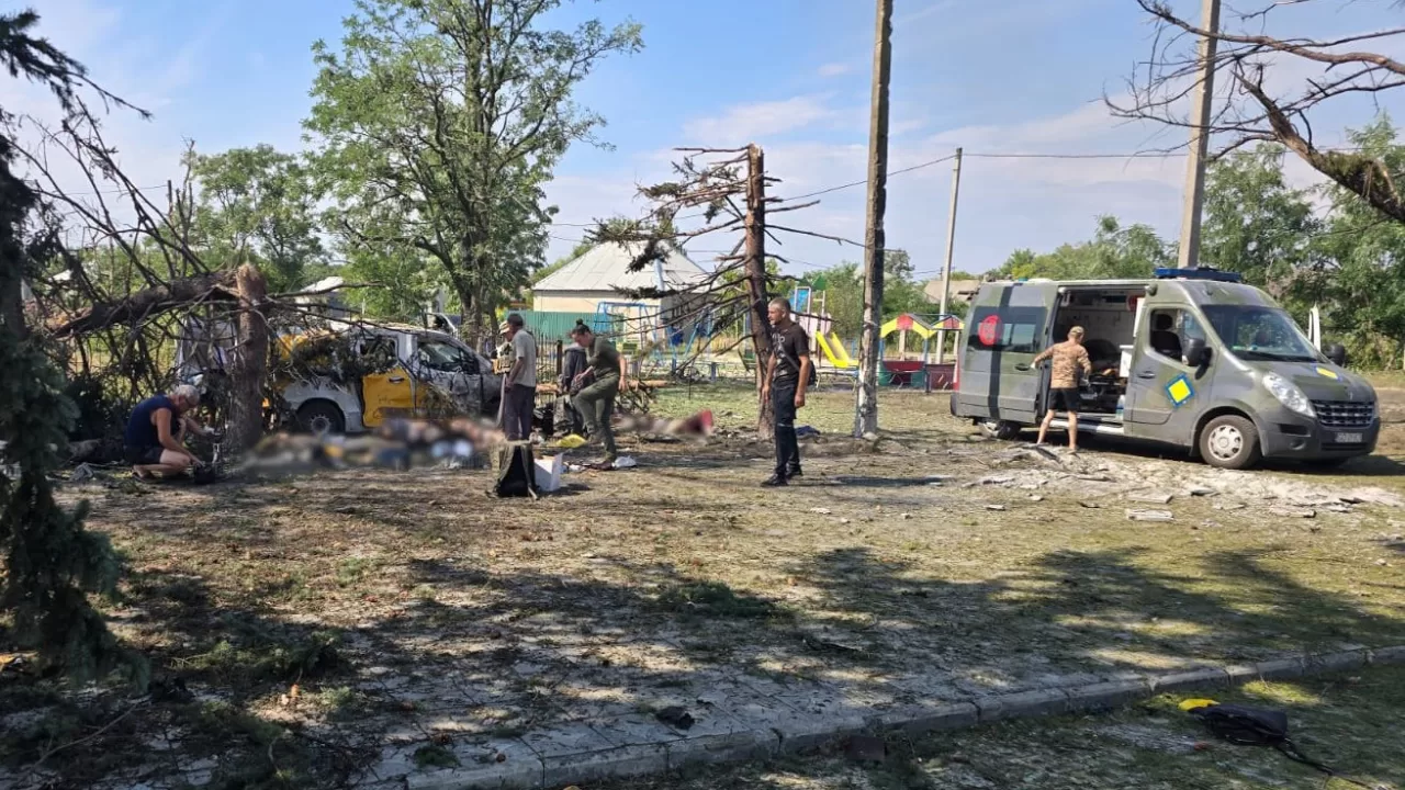 Место авиаудара по поселку Яровая / Фото: t.me/OleksiiKuleba