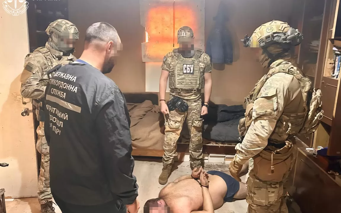 Затримання дезертира-зрадника у Чорноморську / Фото: Спеціалізована прокуратура у сфері оборони Східного регіону